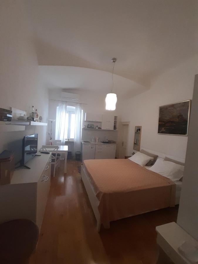 Mulo Stanicica Tivat Exteriér fotografie